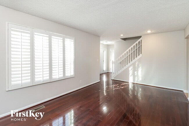 Building Photo - 3574 Lakewood Ct