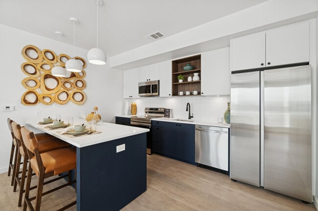 Building Photo - The Lindy