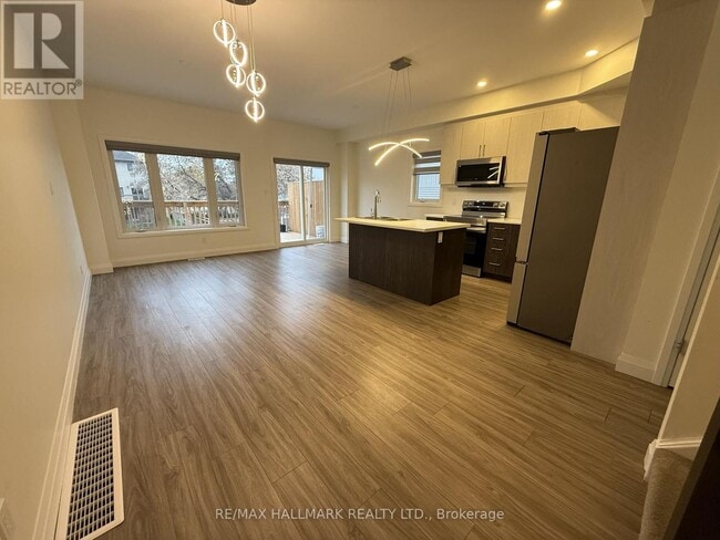 Building Photo - 216 Union St N