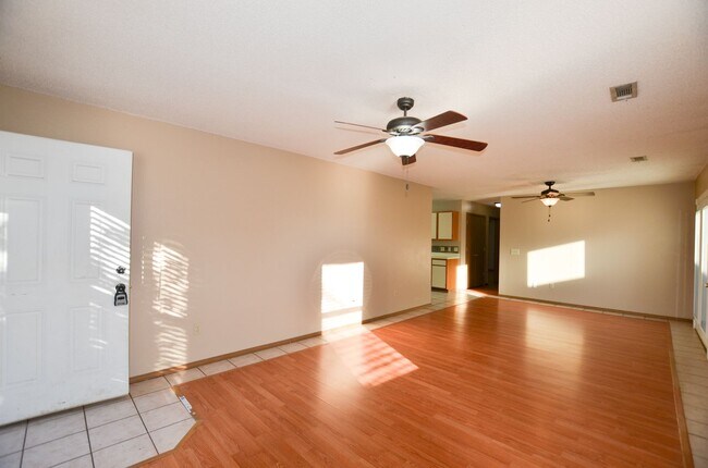 Building Photo - 1482-1484 N Dawn Drive