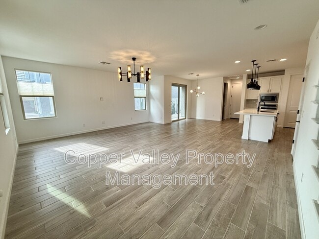 Building Photo - 2034 W Lariat Ln