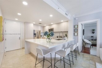 Building Photo - 801 Brickell Key Blvd