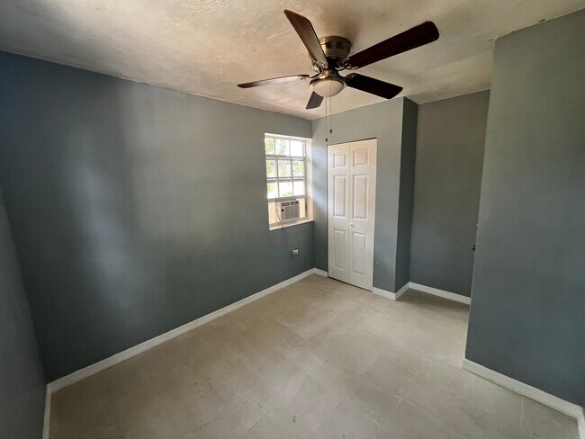 Foto del edificio - 4641 Myrtle Ln