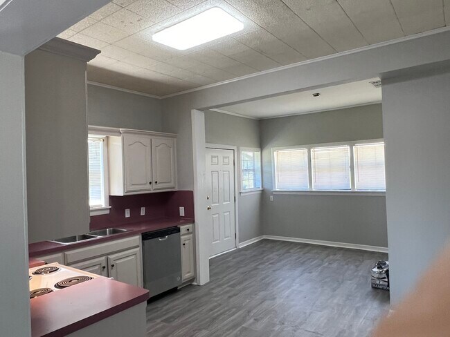 Foto del edificio - 900 NE Acc Rd