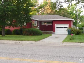 Building Photo - 1516 Parkhill Dr