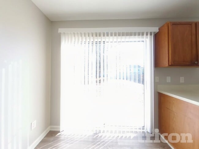 Building Photo - 521 Halleck Ln