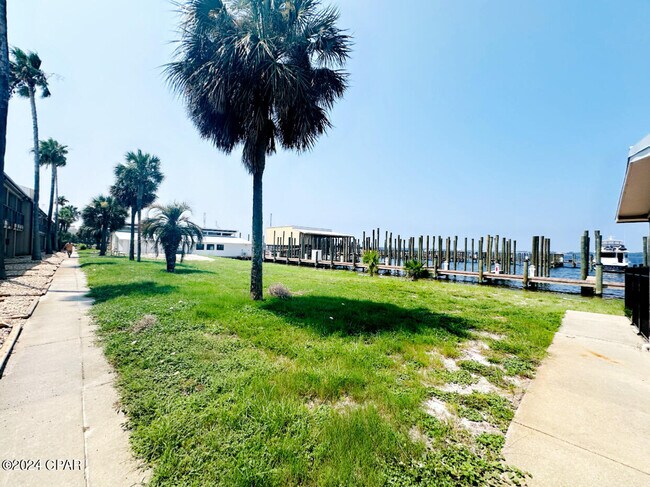 Foto del edificio - 5505 Sun Harbor Rd