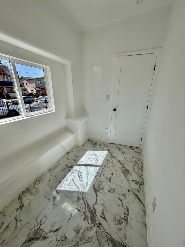 Foto del edificio - 151 E 47th St