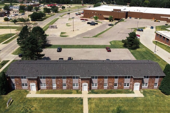 Building Photo - Brentwood Estates - Furnished & Unfurnished Apartments