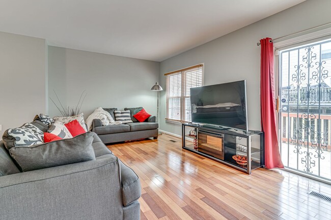 Foto del edificio - Charming 3 Bedroom Home in Prime Clinton L...