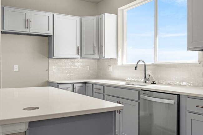 Foto del edificio - Luxury 4 Bed Townhouse with Amazing City and Mt Views on Westside