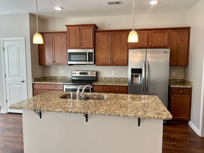Foto del edificio - Upscale 3BR 2.5BA Townhome in Blackman!