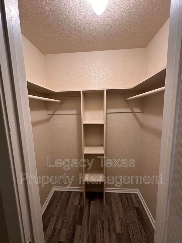 Foto del edificio - 404 S Anglin St