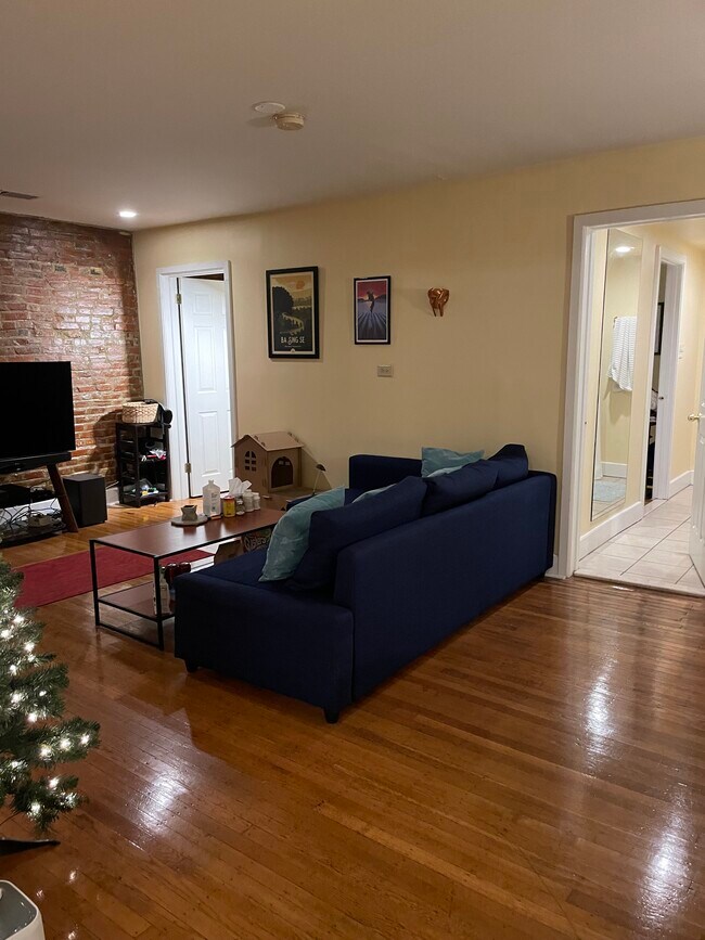 Living Room - 1619 Green St