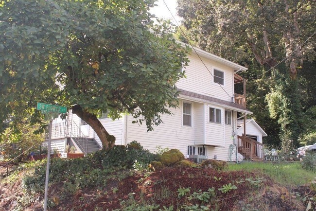Building Photo - 5703 SW Corbett Ave