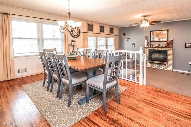 Foto del edificio - 3 br, 2 bath House - 47 Bradford Rd