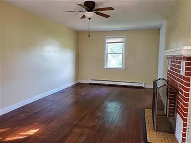 Building Photo - Renovated 3BR