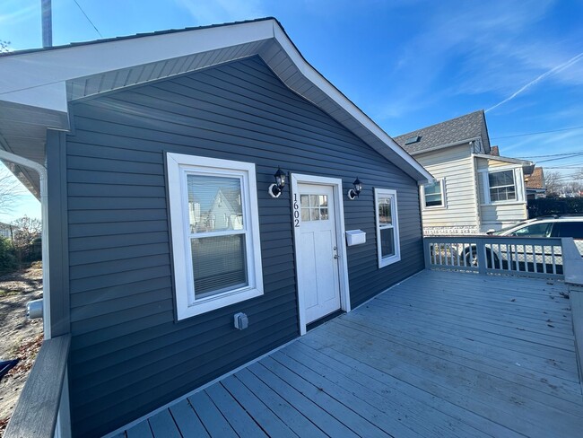 Foto del edificio - 1602 Heck Ave