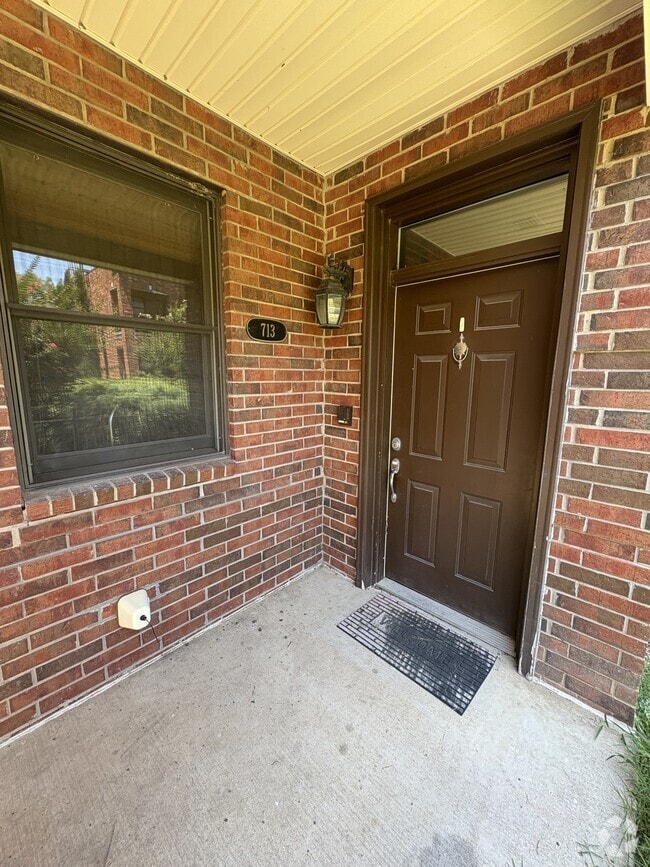 Building Photo - 713 S Madison Pl
