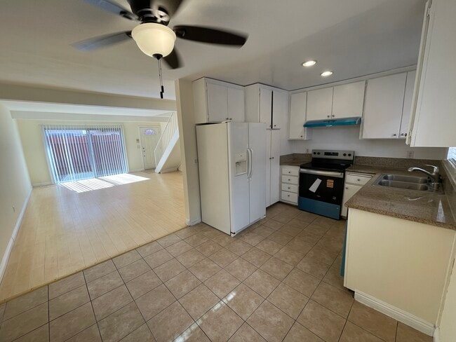 Foto del edificio - 719 N Eucalyptus Ave