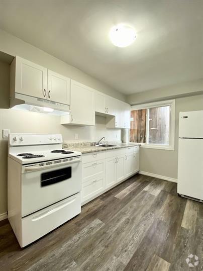 Building Photo - 481 Hugel Ave