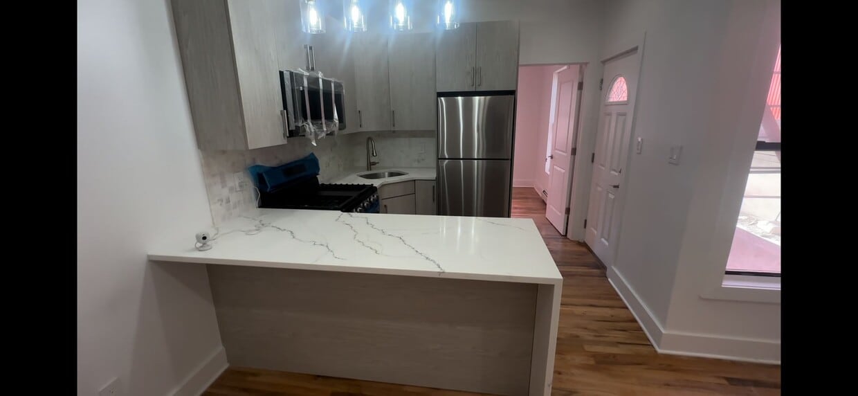 Building Photo - 86 Wyona St