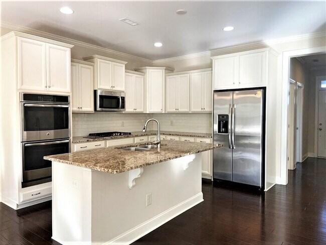 Foto del edificio - 4 Bedroom House for Rent in Apex
