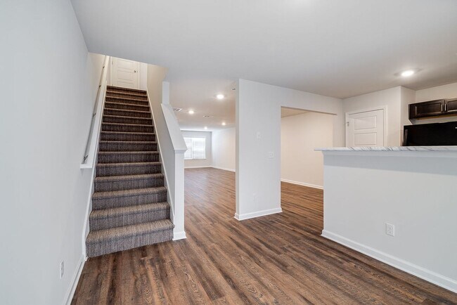 Foto del edificio - 3 Bed 2.5 Bath TOWNHOMES with MOVE-IN-SPECIALS!!