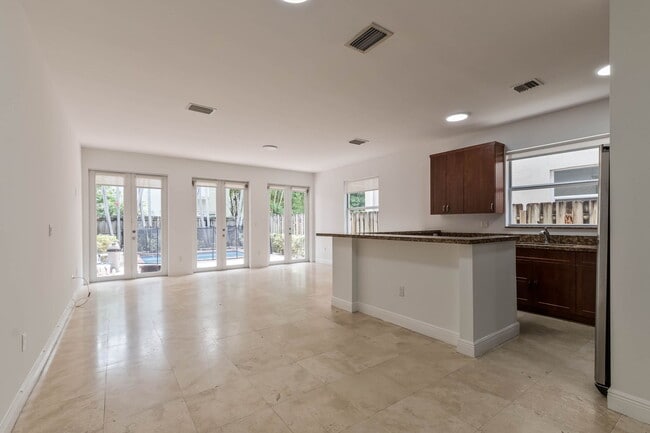Building Photo - 3133 Hibiscus St