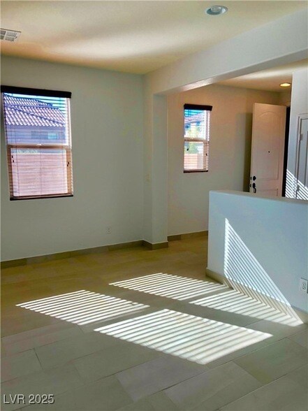 Foto del edificio - 9185 Valtonar Ave