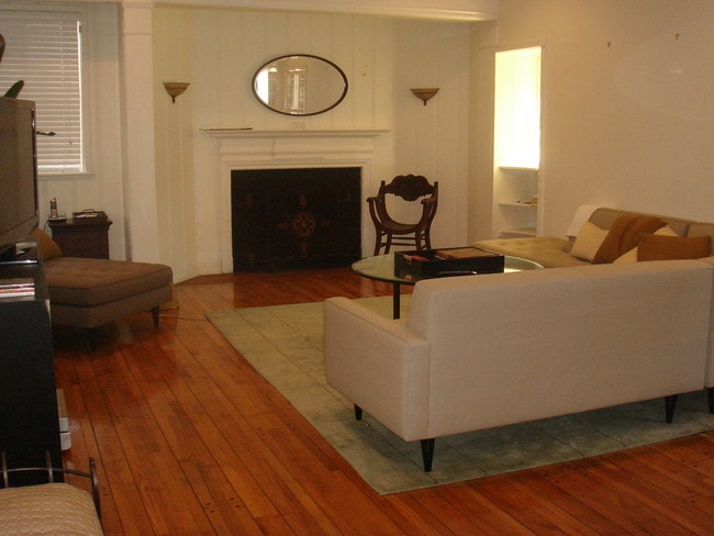 living room - 10800 Lindbrook Dr