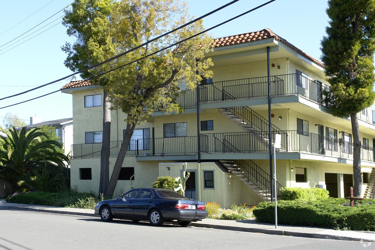Building Photo - 57 Berkshire Ave