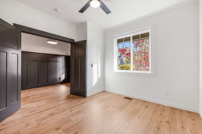 Foto del edificio - Beautifully Designed Home With Exceptional Space & Modern Comfort