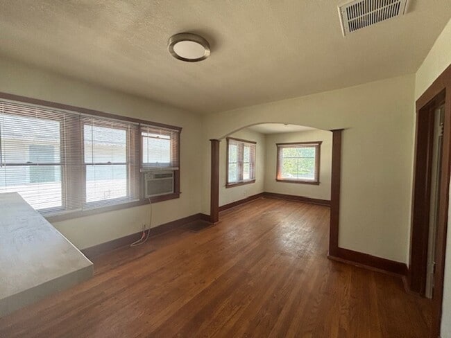 Building Photo - 104 E Pershing Blvd