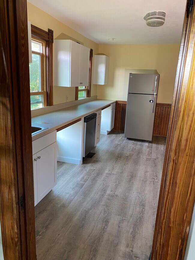 Kitchen overview - 400 Nottingham Rd