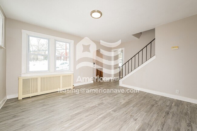 Building Photo - 1818 Plainview Ave