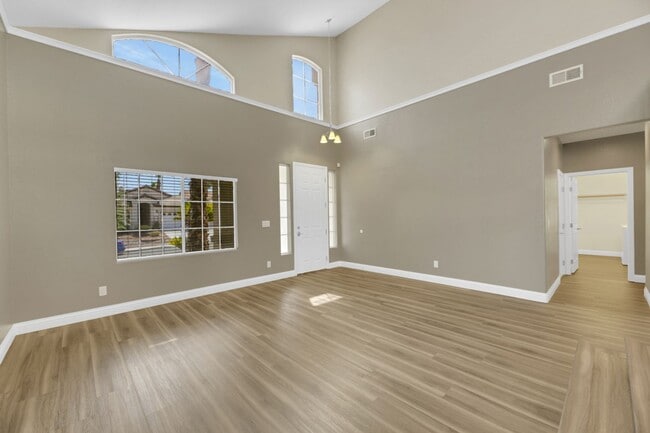 Building Photo - Gorgeous Green Valley Home with a pool!