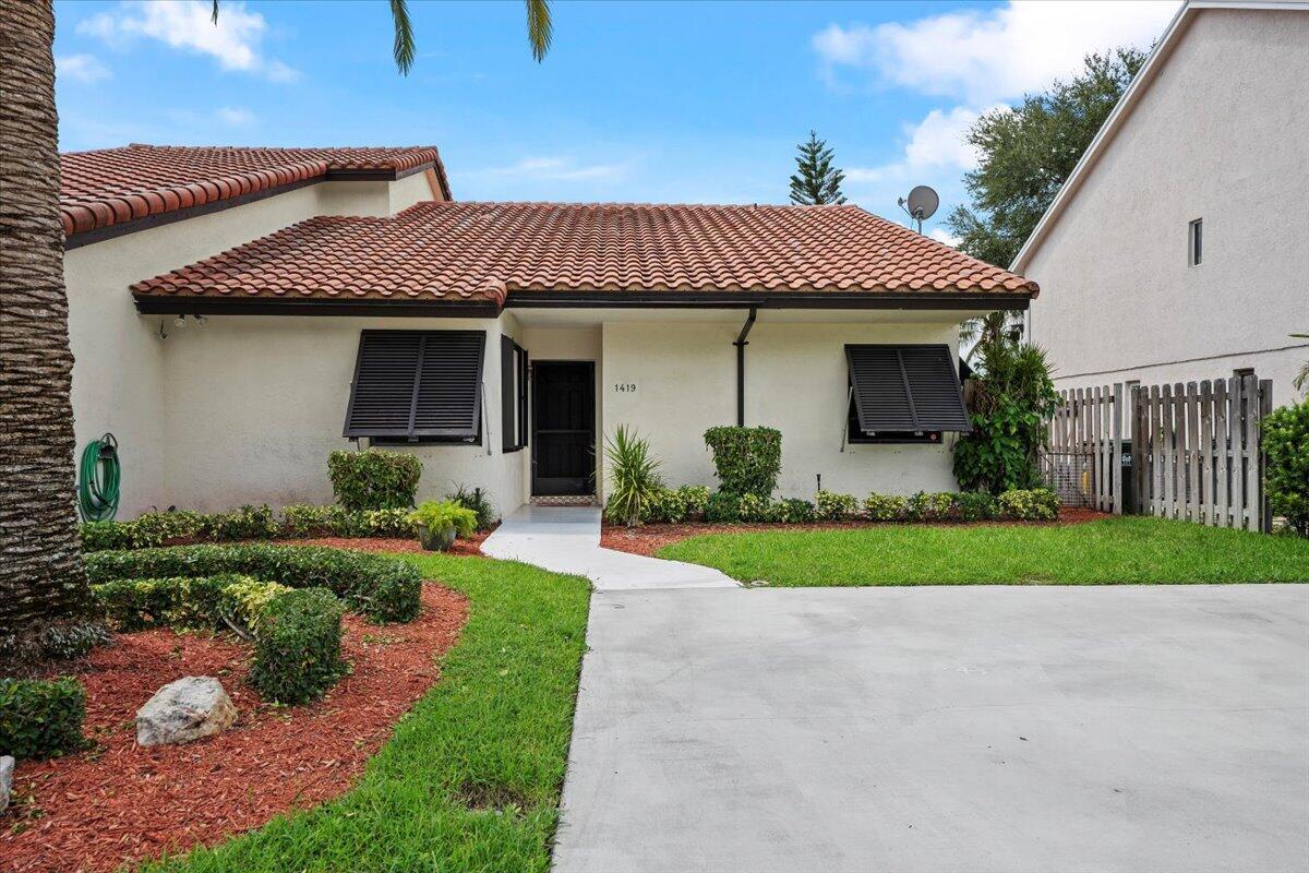 Primary Photo - 1419 Riverside Cir