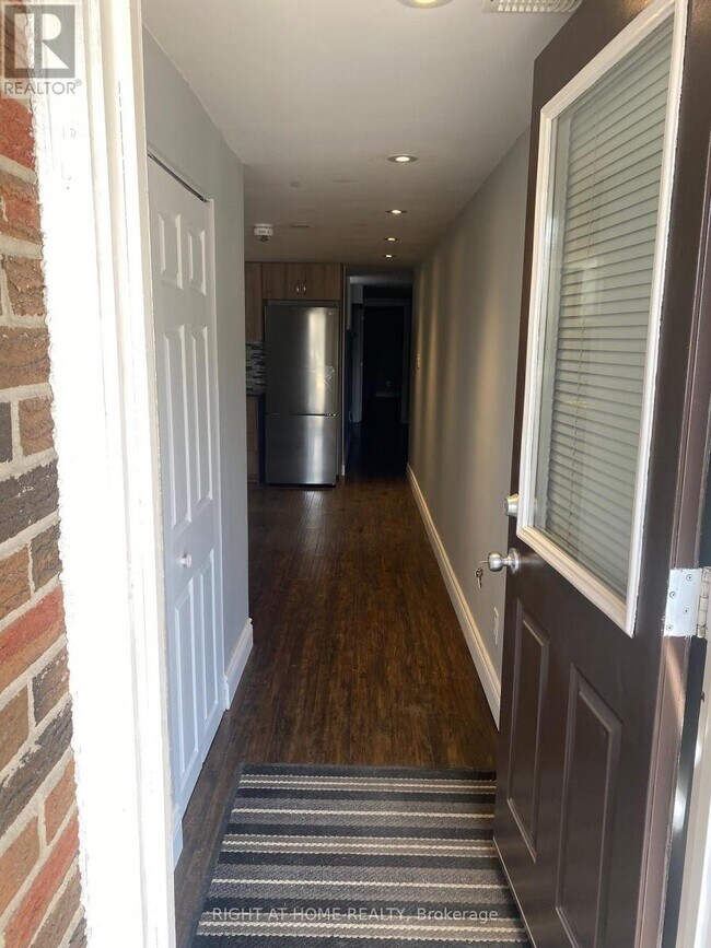 Building Photo - 3083 Rymal Rd