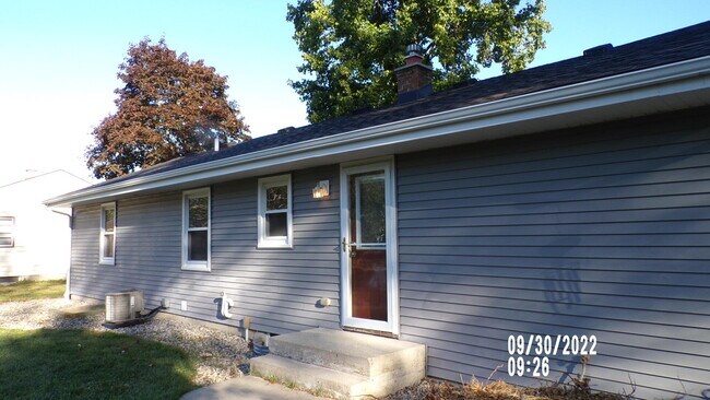 Building Photo - 5030 E Q Ave