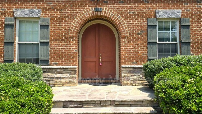 Foto del edificio - 121 Harvestwood Dr