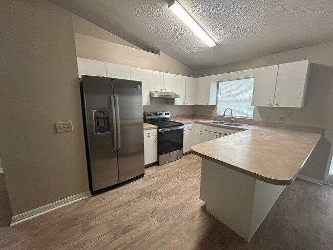 Foto del edificio - 4034 Crews Lake Dr