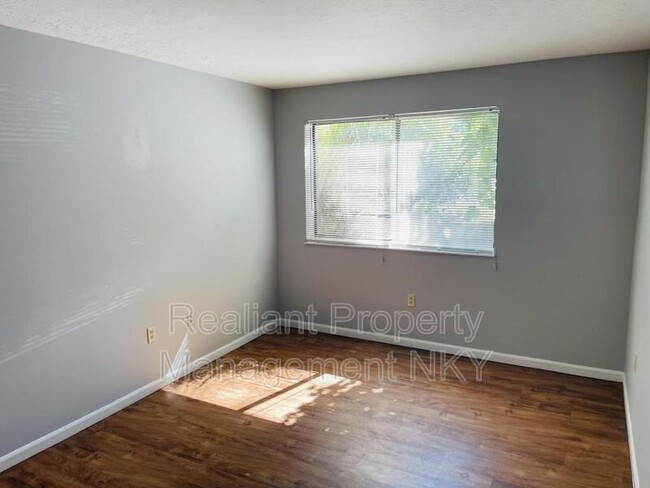Building Photo - 902 Amhurst Dr