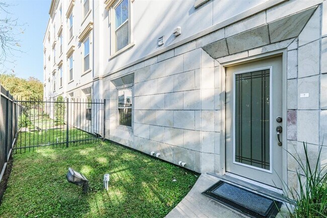 Foto del edificio - 3501 Chenevert St