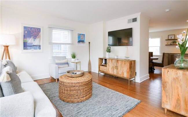 Building Photo - 45 1/2-42 2nd St