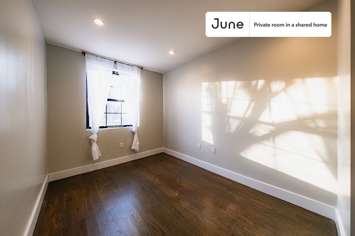 Primary Photo - Private bedroom in 3 bed/3 bath Home