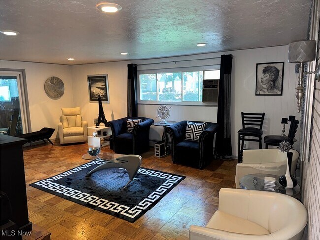 Foto del edificio - 3827 Princeton Blvd