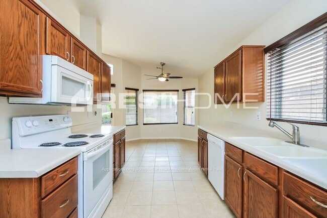 Building Photo - 4331 E Bayberry Ave