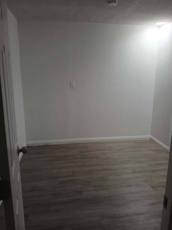 Foto del edificio - 9490 Elm Ave