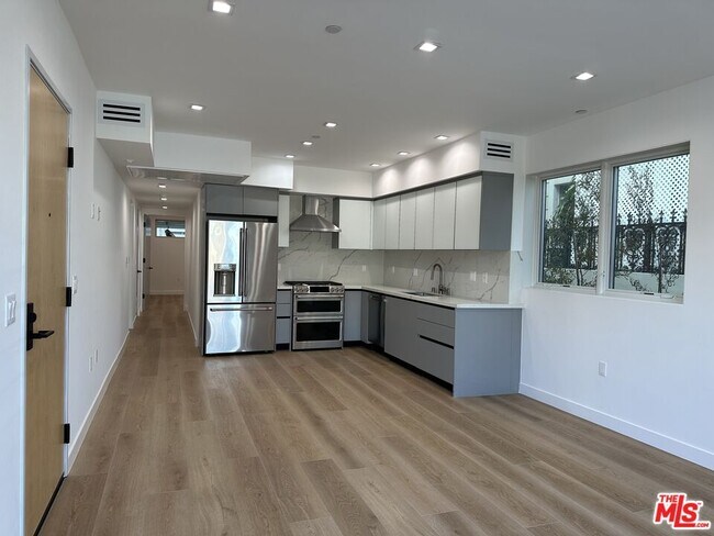 Foto del edificio - 9842 Vidor Dr